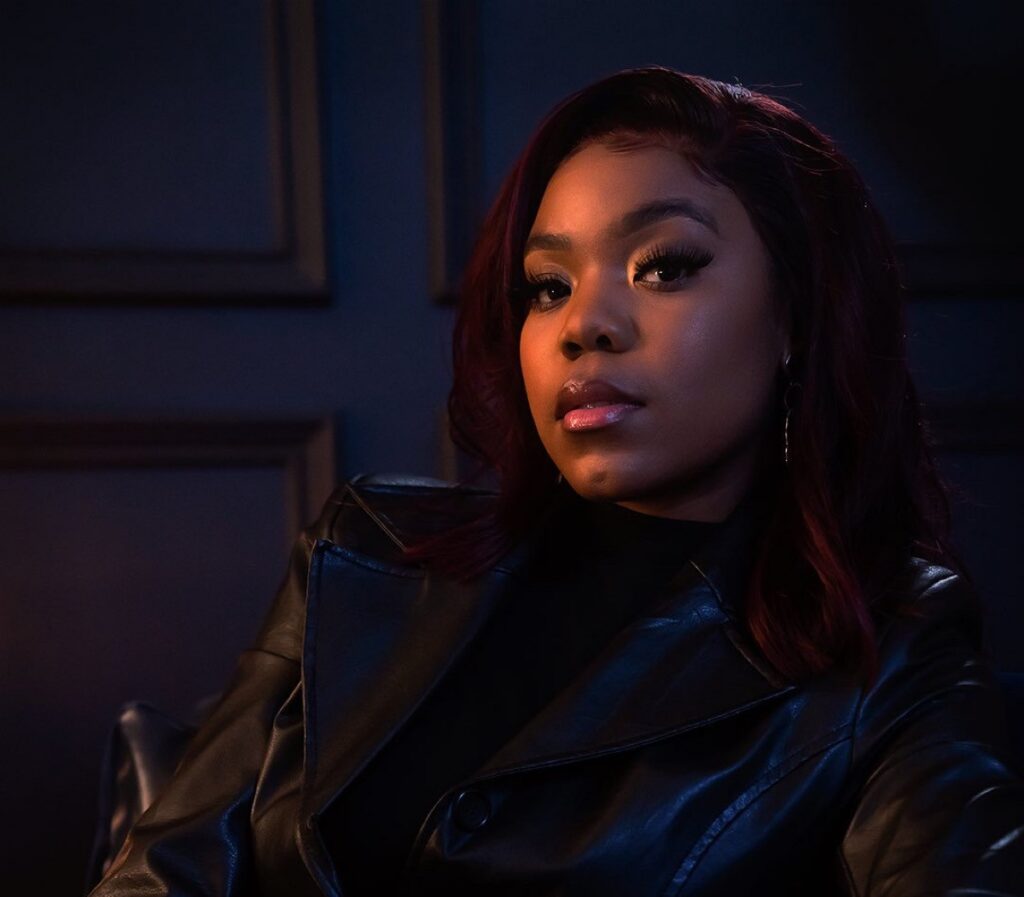 Rising RnB Star Elaine Signs To Columbia Records!