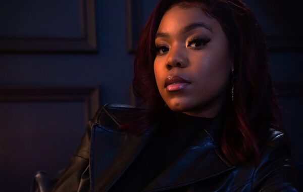 Rising RnB Star Elaine Signs To Columbia Records!